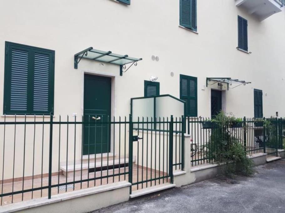 Appartamento Moderno A 15 Minuti Dal Centro Di Roma Exterior photo
